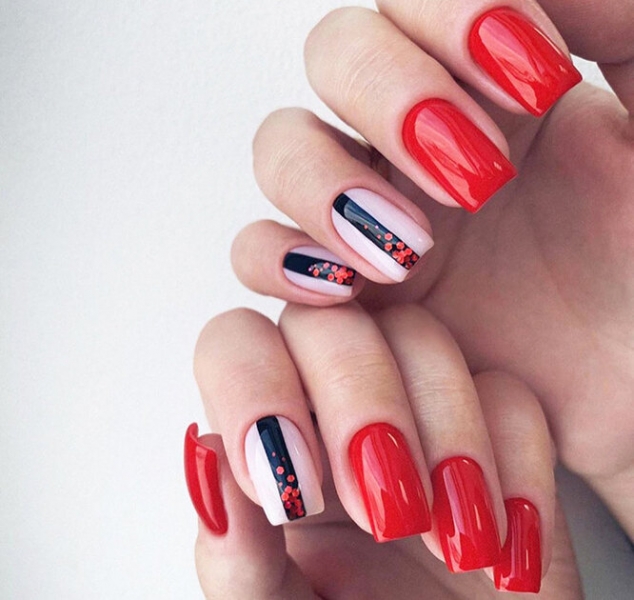 Не повторяй это! 10 безвкусных вариантов маникюра, которые выходят из моды