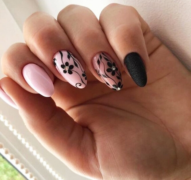 Не повторяй это! 10 безвкусных вариантов маникюра, которые выходят из моды