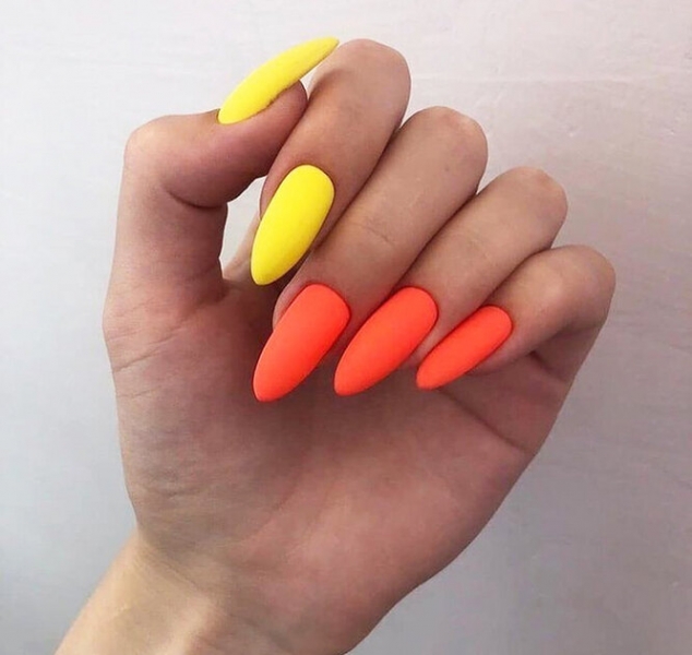 Не повторяй это! 10 безвкусных вариантов маникюра, которые выходят из моды