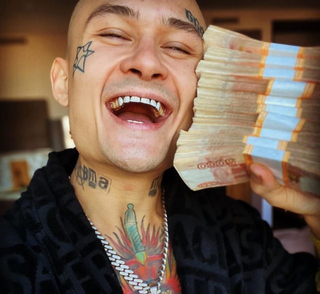 «Не знаю, любит она меня или нет, но я ее люблю»: Моргенштерн о первой любви, запрещенных веществах и богатых родителях