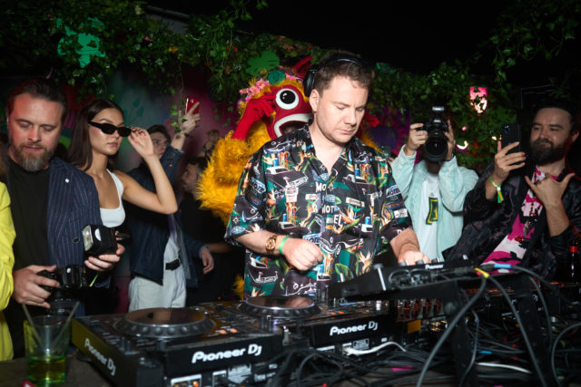 Неопубликованный второй куплет и роман с Егором Кридом: эксклюзивные подробности о новой песне Вали Карнавал