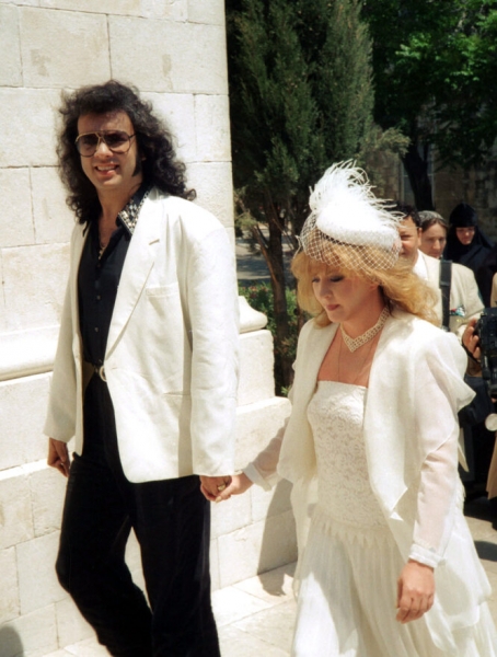 Невеста &laquo;со стажем&raquo;: как менялись звездные образы от&nbsp;свадьбы к&nbsp;свадьбе