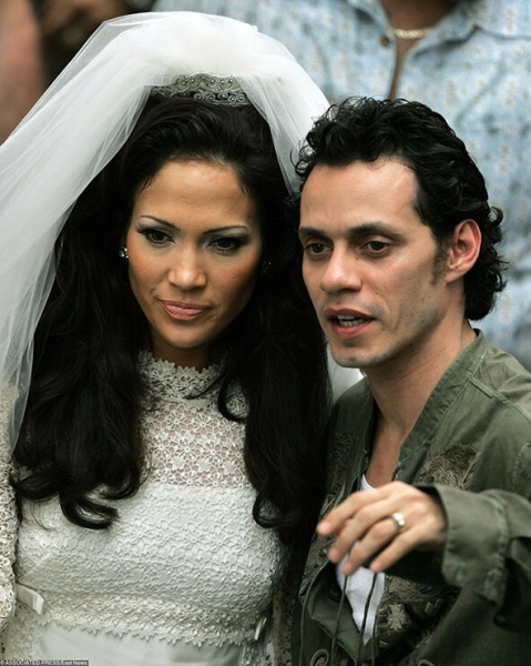 Невеста &laquo;со стажем&raquo;: как менялись звездные образы от&nbsp;свадьбы к&nbsp;свадьбе