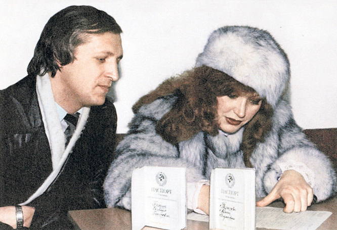 Невеста &laquo;со стажем&raquo;: как менялись звездные образы от&nbsp;свадьбы к&nbsp;свадьбе