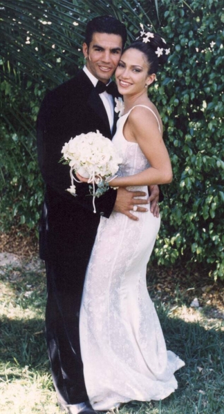 Невеста &laquo;со стажем&raquo;: как менялись звездные образы от&nbsp;свадьбы к&nbsp;свадьбе