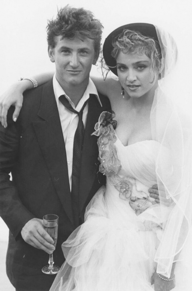 Невеста &laquo;со стажем&raquo;: как менялись звездные образы от&nbsp;свадьбы к&nbsp;свадьбе