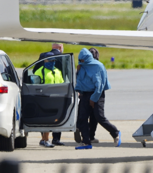 Новые фото: Ирина Шейк и Канье Уэст вернулись в Нью-Йорк после романтического отдыха во Франции