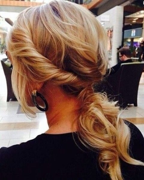 Он оценит: 10 простых и эффектных укладок для свидания