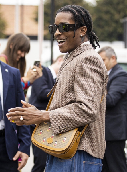 Они затмили своих возлюбленных! Звездные мужчины с ярким маникюром