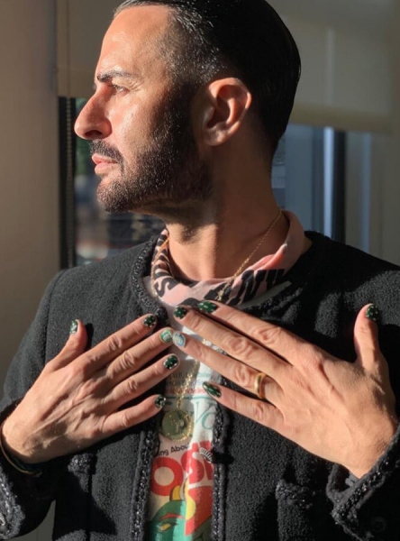 Они затмили своих возлюбленных! Звездные мужчины с ярким маникюром