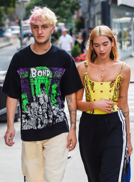 Они затмили своих возлюбленных! Звездные мужчины с ярким маникюром