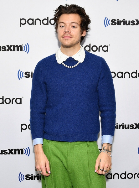 Они затмили своих возлюбленных! Звездные мужчины с ярким маникюром