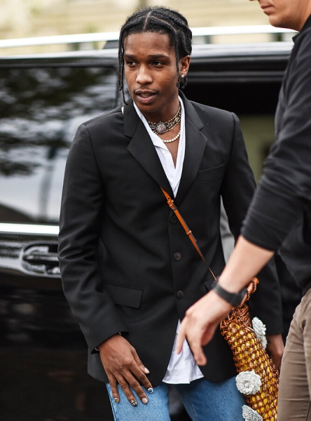 Они затмили своих возлюбленных! Звездные мужчины с ярким маникюром