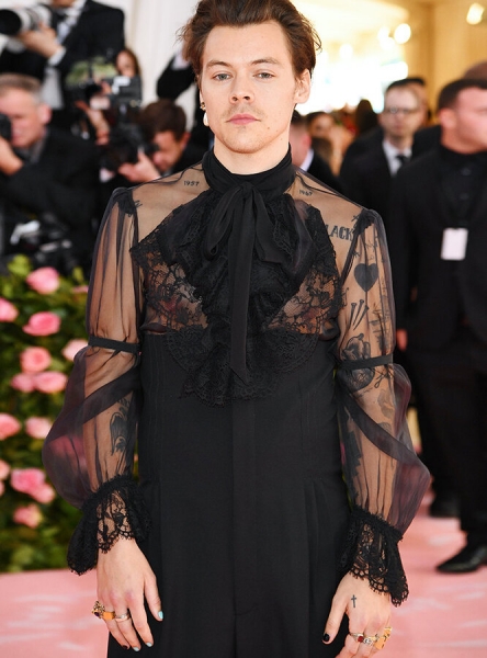 Они затмили своих возлюбленных! Звездные мужчины с ярким маникюром