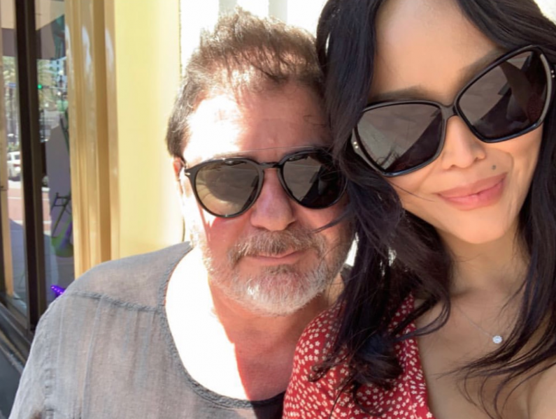 Похвасталась грудью: супруга Александра Цекало поделилась откровенным снимком 