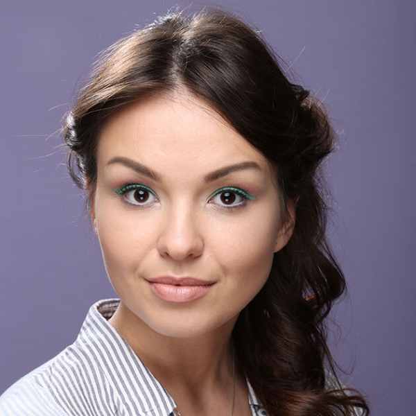 Повторишь без труда! 5 модных видов стрелок на каждый день — показывает визажист