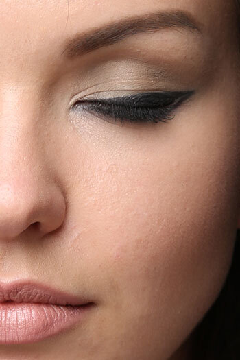 Повторишь без труда! 5 модных видов стрелок на каждый день — показывает визажист