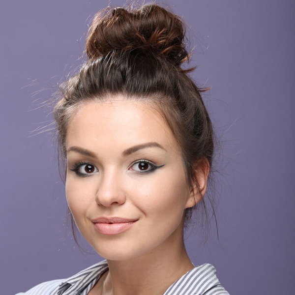 Повторишь без труда! 5 модных видов стрелок на каждый день — показывает визажист