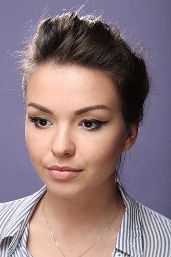 Повторишь без труда! 5 модных видов стрелок на каждый день — показывает визажист