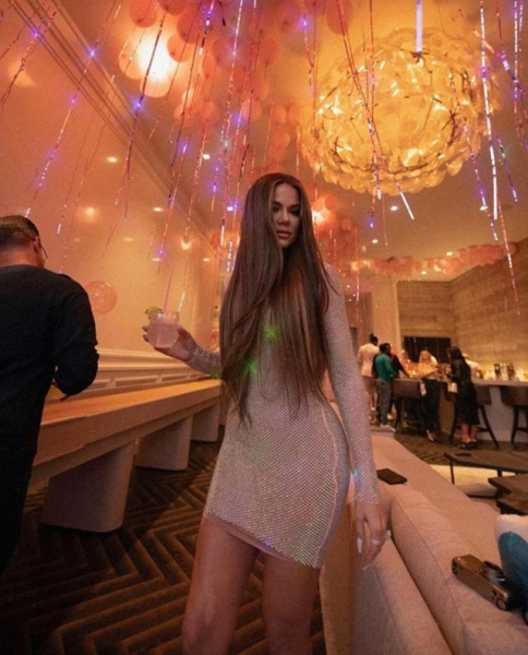 «Просто я потрясающая»: Хлои Кардашьян ответила на вопросы о своем росте