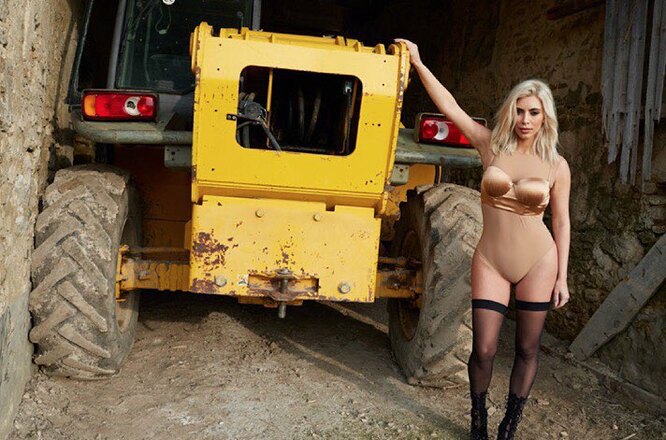 Раздеваться не&nbsp;просили: откровенные снимки звезд, которые никому не&nbsp;понравились