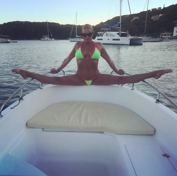 Раздеваться не&nbsp;просили: откровенные снимки звезд, которые никому не&nbsp;понравились