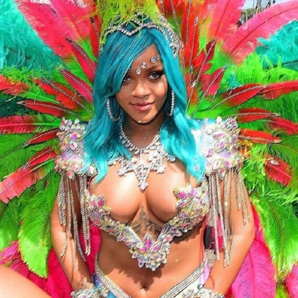 Раздеваться не&nbsp;просили: откровенные снимки звезд, которые никому не&nbsp;понравились