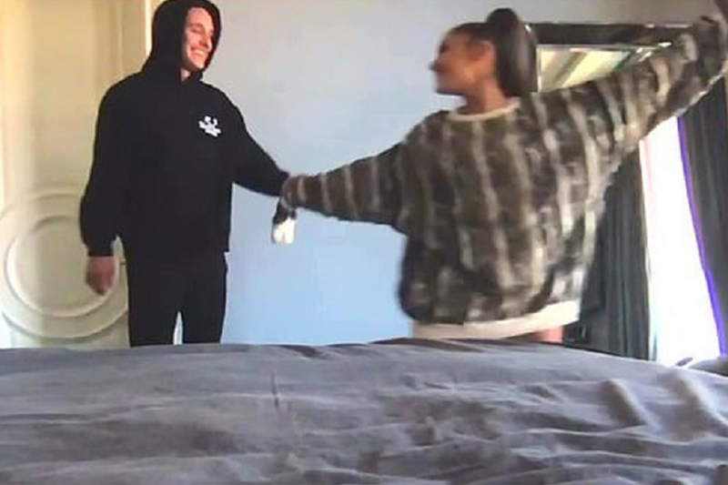 Романтичный топ: крутые молодые парочки Голливуда