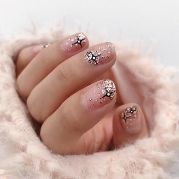 Розовое золото в&nbsp;тренде: 21 идея &laquo;драгоценного&raquo; маникюра