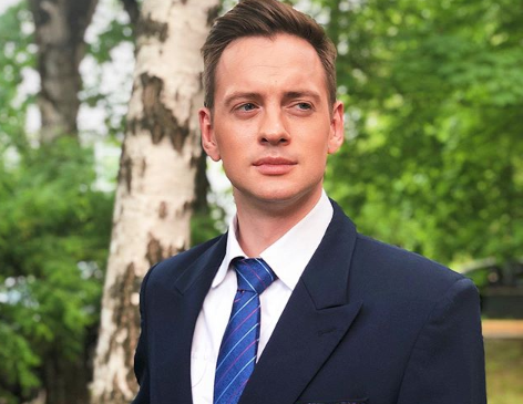 «С удовольствием влюблюсь в актрису»: звезда сериала «Молодежка» Александр Соколовский о будущей жене, мечтах и переезде в Калифорнию