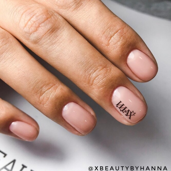 Самые странные маникюрные работы из&nbsp;бьюти-салонов звезд