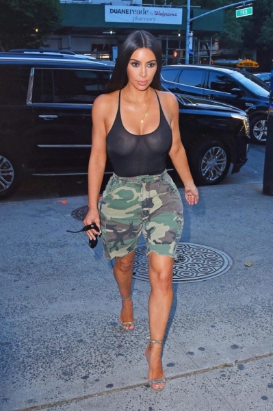 Шорты - must have лета: как их носят звёзды