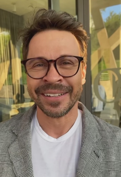 Скандал с режиссером, выступление дочери и звездные гости: как Глюкоза отметила 35-летие 