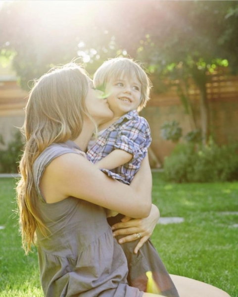 Скандальное заявление: Алисия Сильверстоун рассказала, что принимает душ вместе с 9-летним сыном