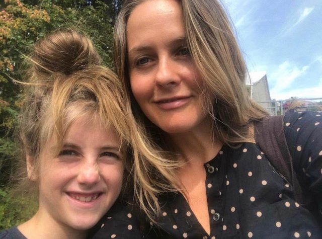 Скандальное заявление: Алисия Сильверстоун рассказала, что принимает душ вместе с 9-летним сыном