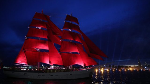 Сказка на Неве: победителям «Большой перемены» рассказали об истории лучшего праздника мира «Алые паруса»