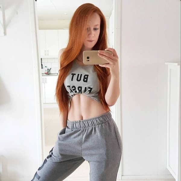 Странная мода: «трещина» на прессе, пирсинг пальца и другие модификации тела