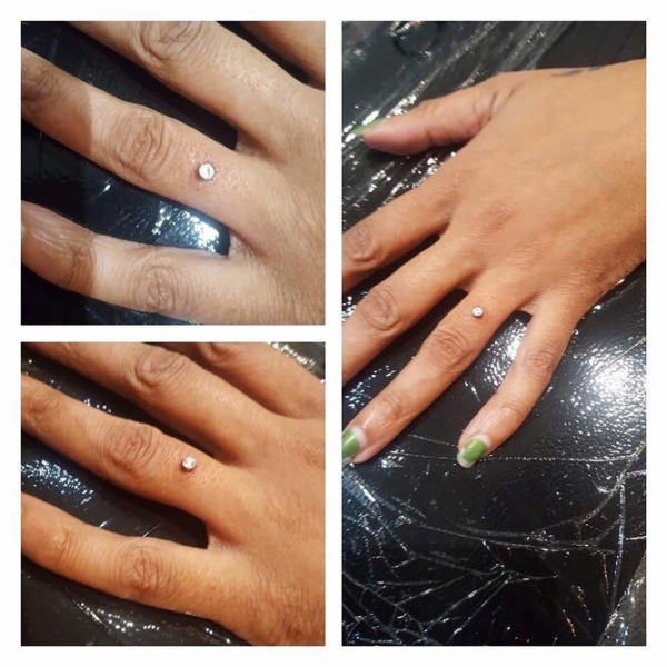 Странная мода: «трещина» на прессе, пирсинг пальца и другие модификации тела