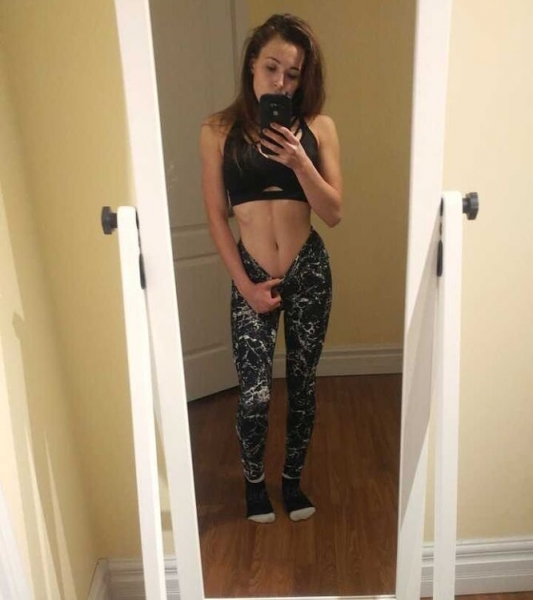 Странная мода: «трещина» на прессе, пирсинг пальца и другие модификации тела