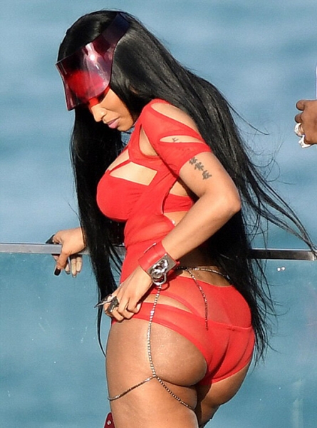 Своя или силикон: хирург комментирует попы Квитко, Кардашьян и других звезд