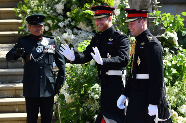 «Такого серьезного конфликта еще не было»: биограф британской короны об отношениях между принцами Уильямом и Гарри