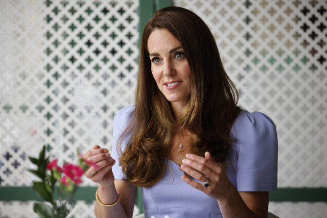 «Тратит наши налоги»: на Кейт Миддлтон обрушились из-за дорогого пиджака