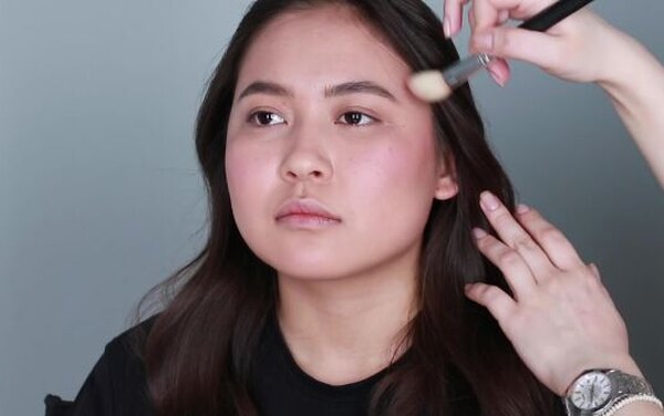 Учимся у&nbsp;визажистов Крыгиной: макияж для&nbsp;нависшего века на&nbsp;каждый день