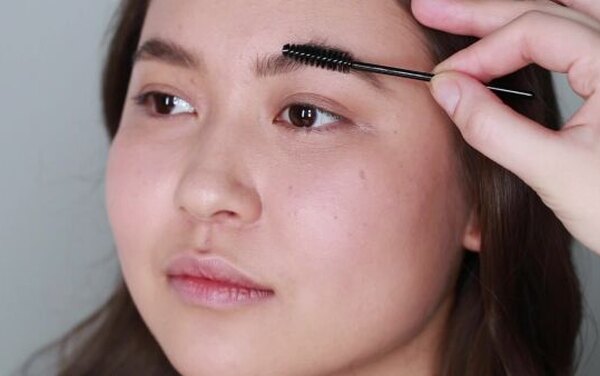 Учимся у&nbsp;визажистов Крыгиной: макияж для&nbsp;нависшего века на&nbsp;каждый день