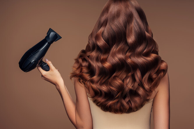 Утюжок или щипцы &mdash; что выбрать? Гид по&nbsp;популярным стайлерам и&nbsp;мифы об&nbsp;укладке