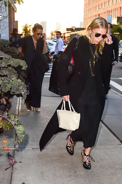 В день рождения сестёр Олсен: собрали их самые стильные выходы