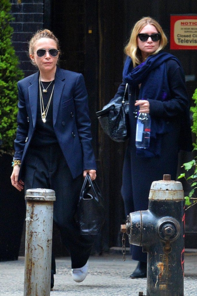 В день рождения сестёр Олсен: собрали их самые стильные выходы