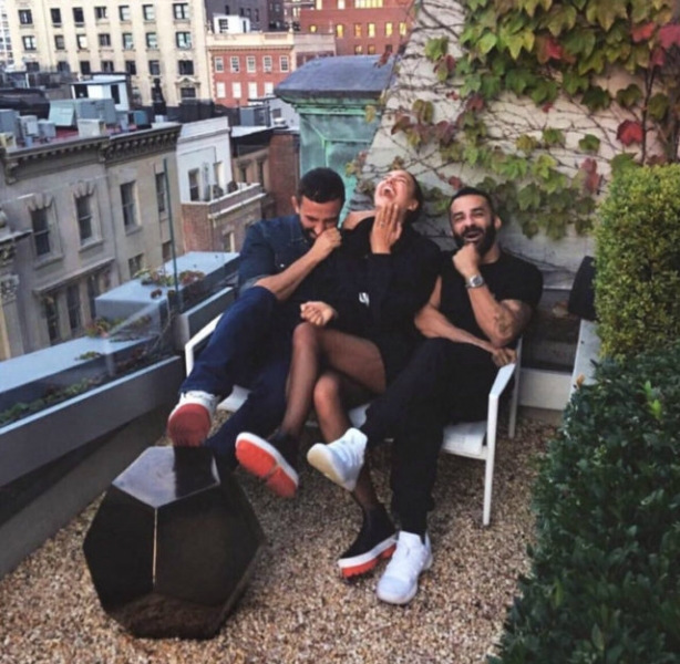 В мини: рассказываем, с кем Ирина Шейк проводит время после карантина