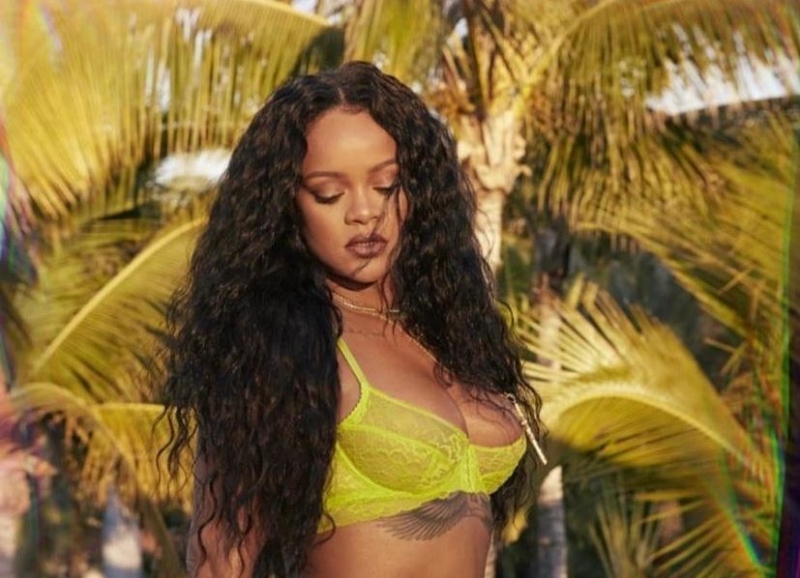 В одном белье: Рианна в новой рекламной кампании Savage & Fenty