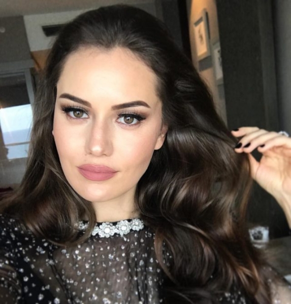 Вместо Мерьем Узерли: показываем, как выглядит актриса, которая должна была сыграть Хюррем в «Великолепном веке»